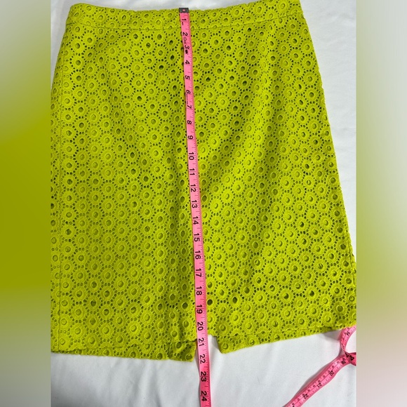 J Crew No.2 Eyelet Embroidered Neon Lime Green Pencil Skirt w/ back slit Size 6 - Picture 14 of 14